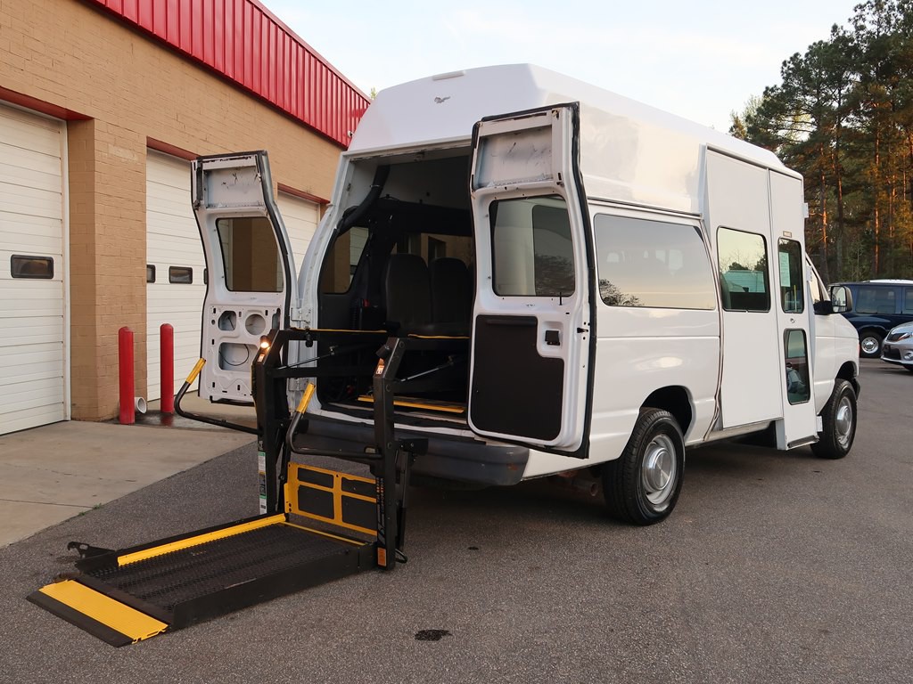 2006 Ford Econoline Image 17