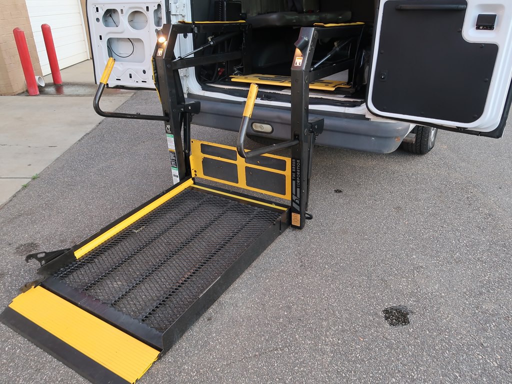 2006 Ford Econoline Image 18