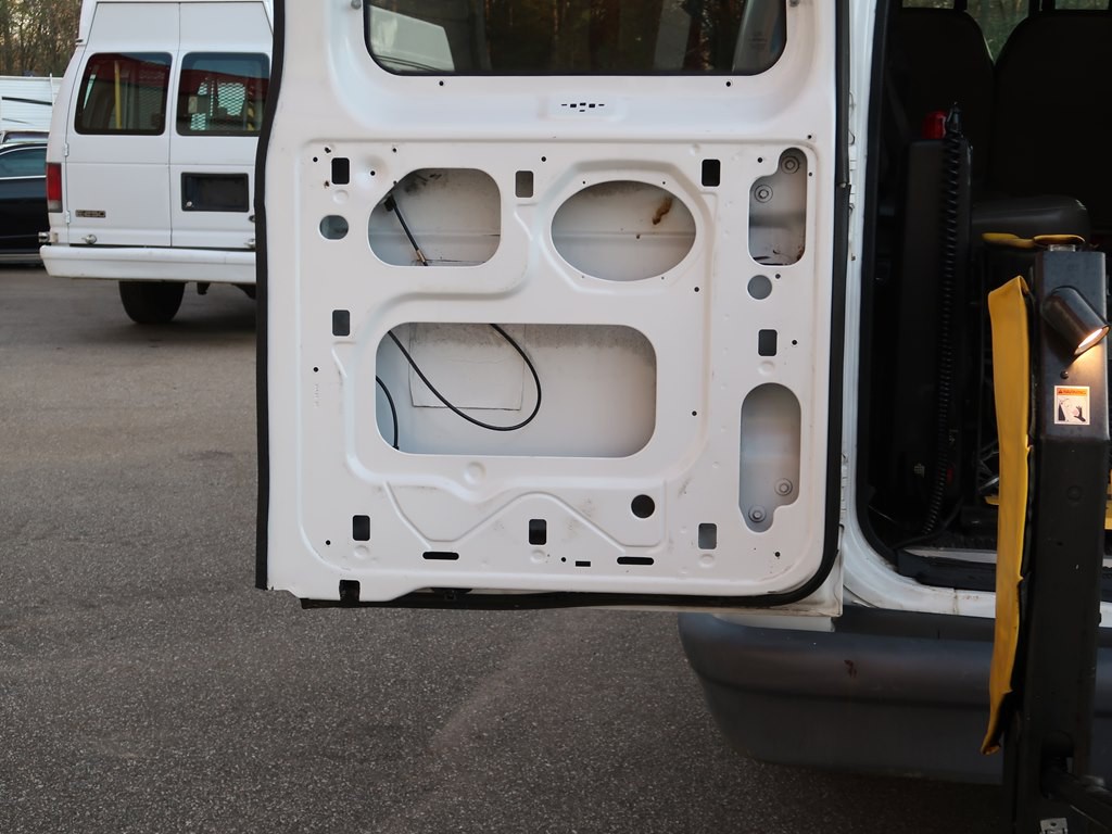 2006 Ford Econoline Image 20