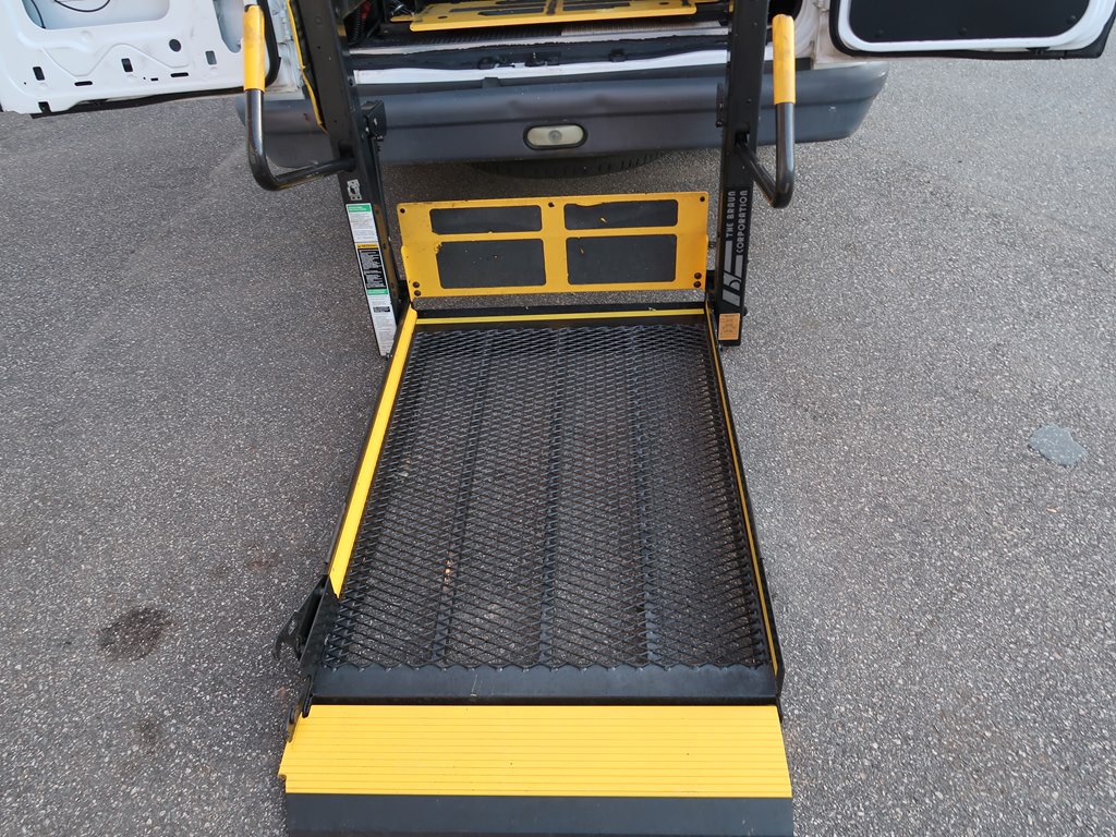 2006 Ford Econoline Image 22