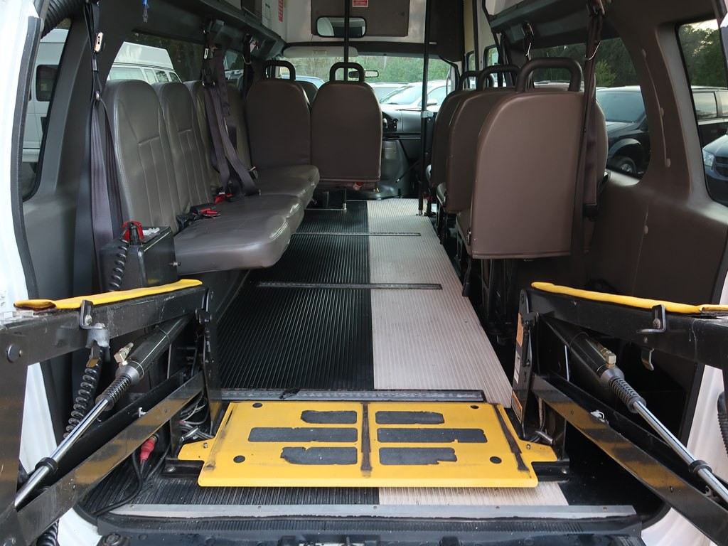 2006 Ford Econoline Image 23