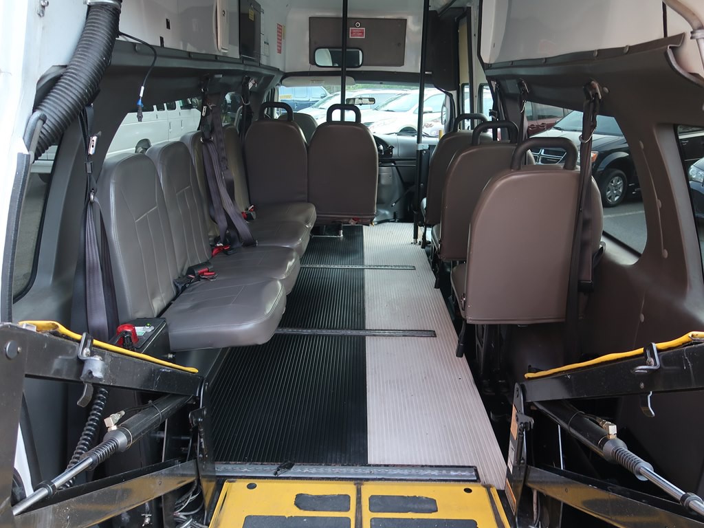 2006 Ford Econoline Image 24