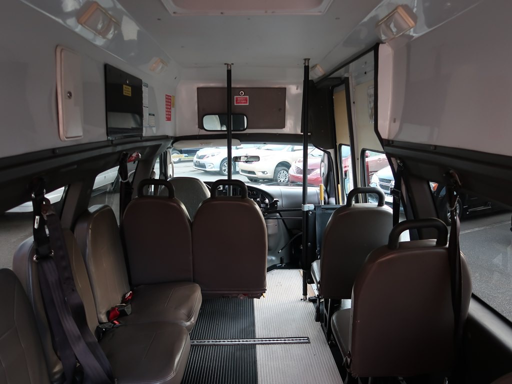 2006 Ford Econoline Image 27