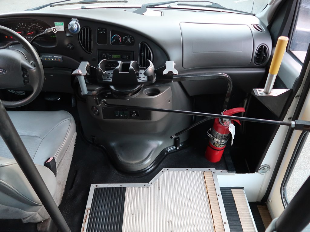 2006 Ford Econoline Image 29