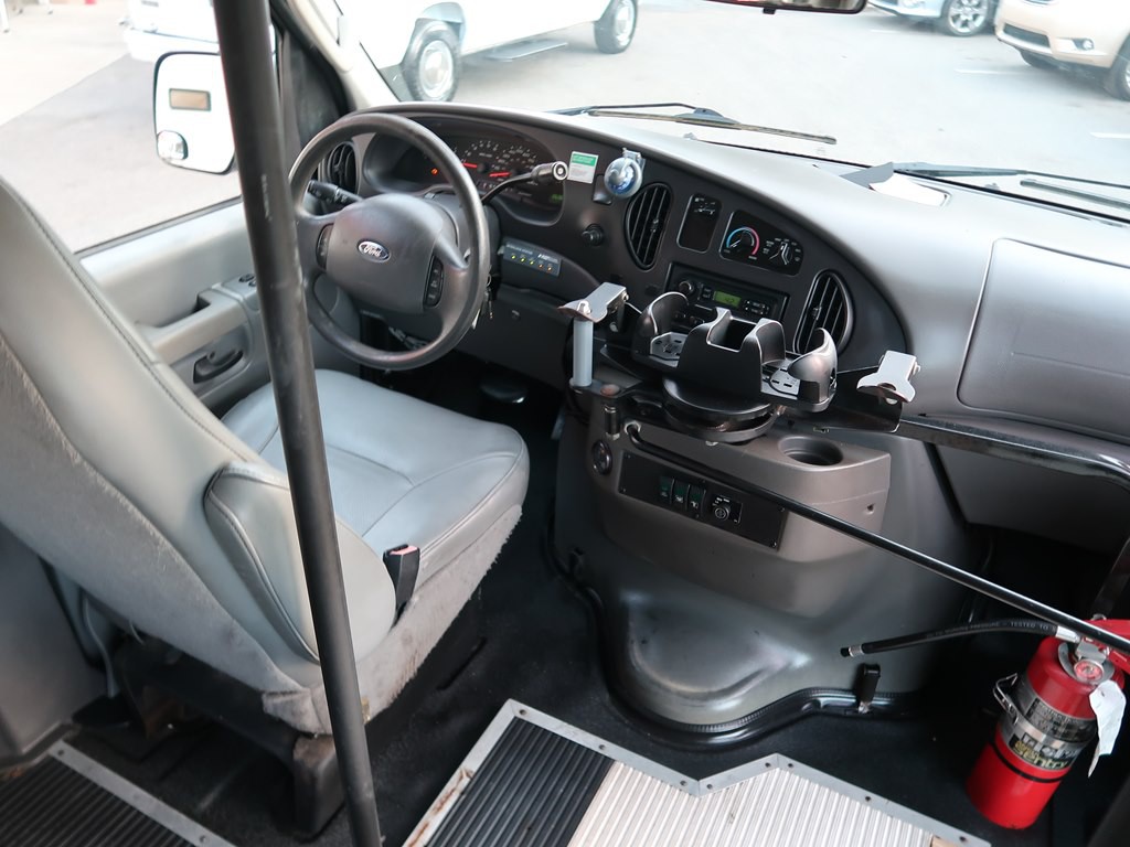 2006 Ford Econoline Image 30