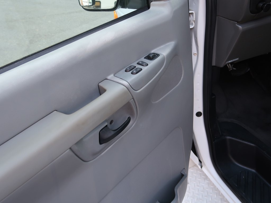 2006 Ford Econoline Image 34