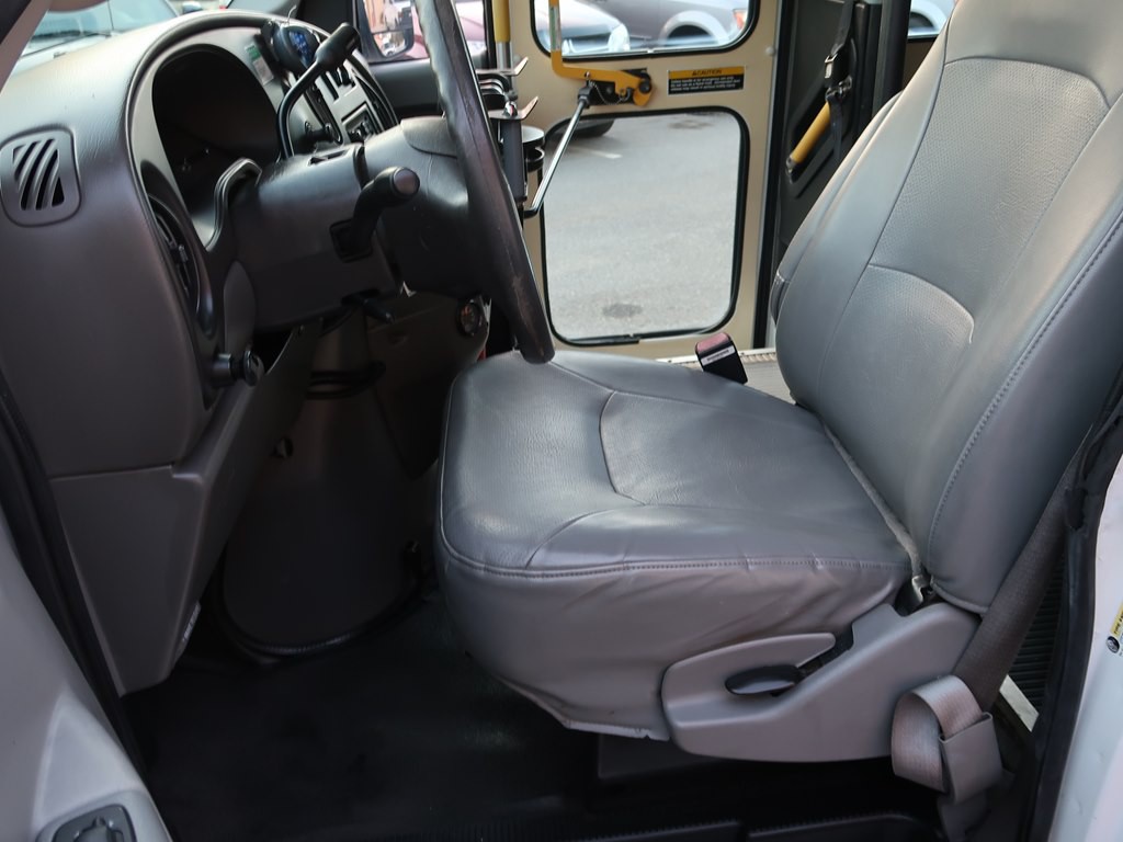 2006 Ford Econoline Image 36