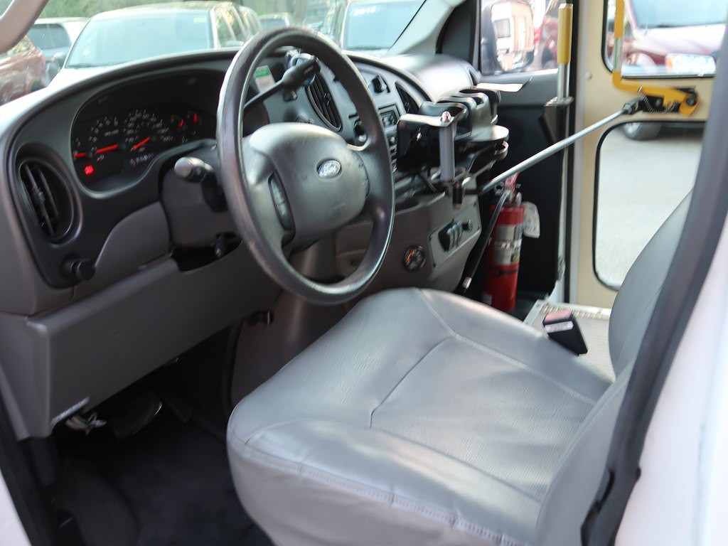 2006 Ford Econoline Image 37