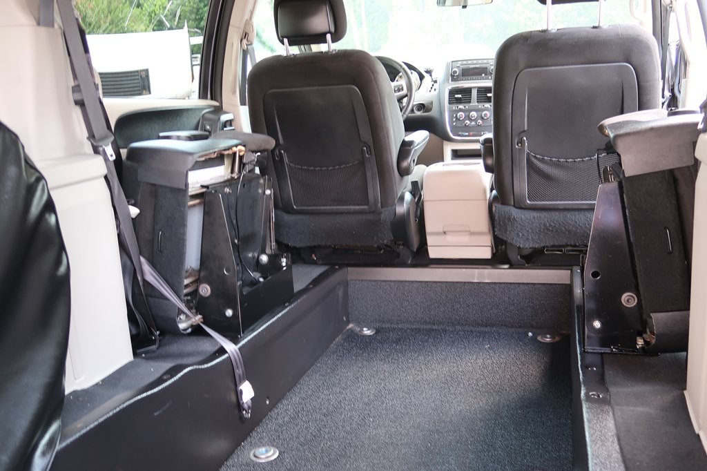 2016 Dodge Grand Caravan Image 2