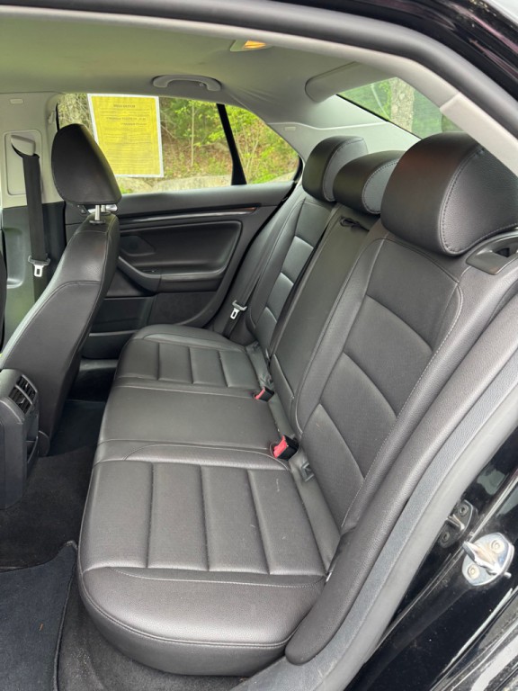 2010 Volkswagen Jetta Image 14