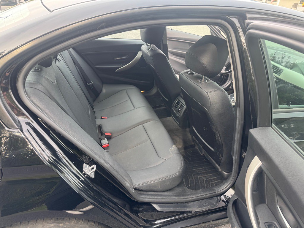 2016 BMW 3 Series Image 10