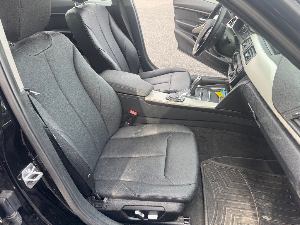 2016 BMW 3 Series Image 11