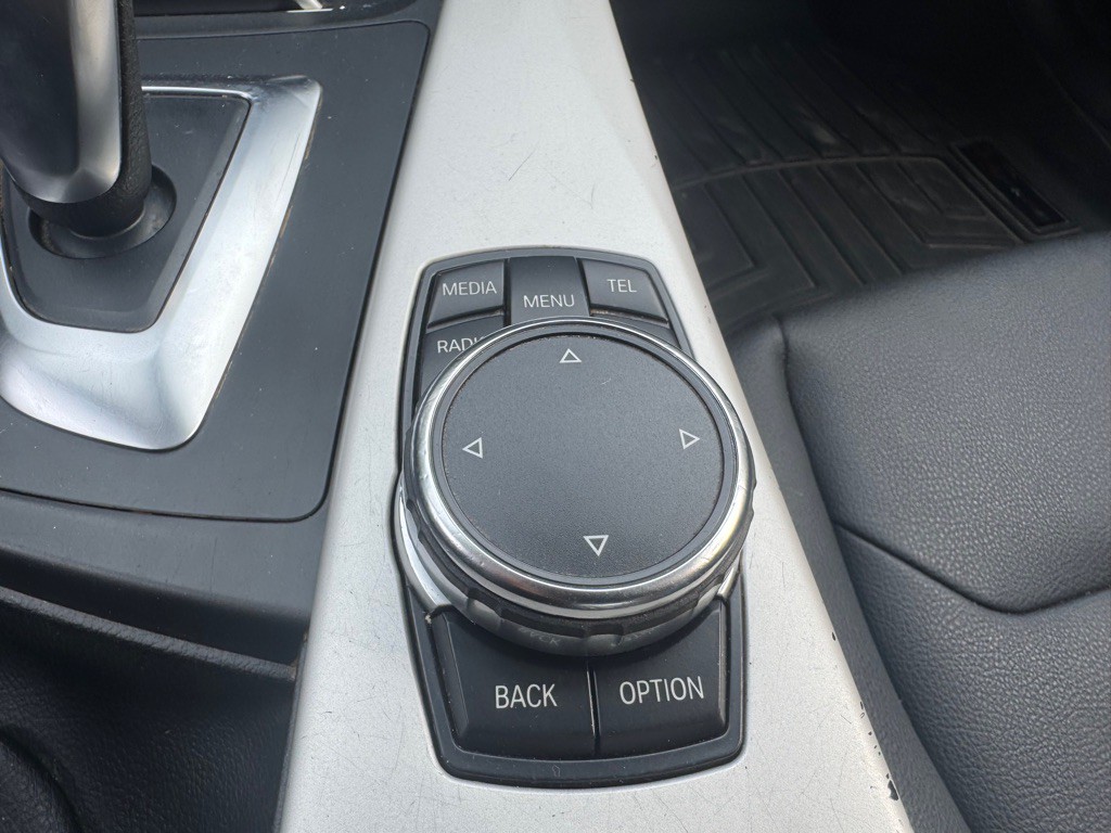 2016 BMW 3 Series Image 14