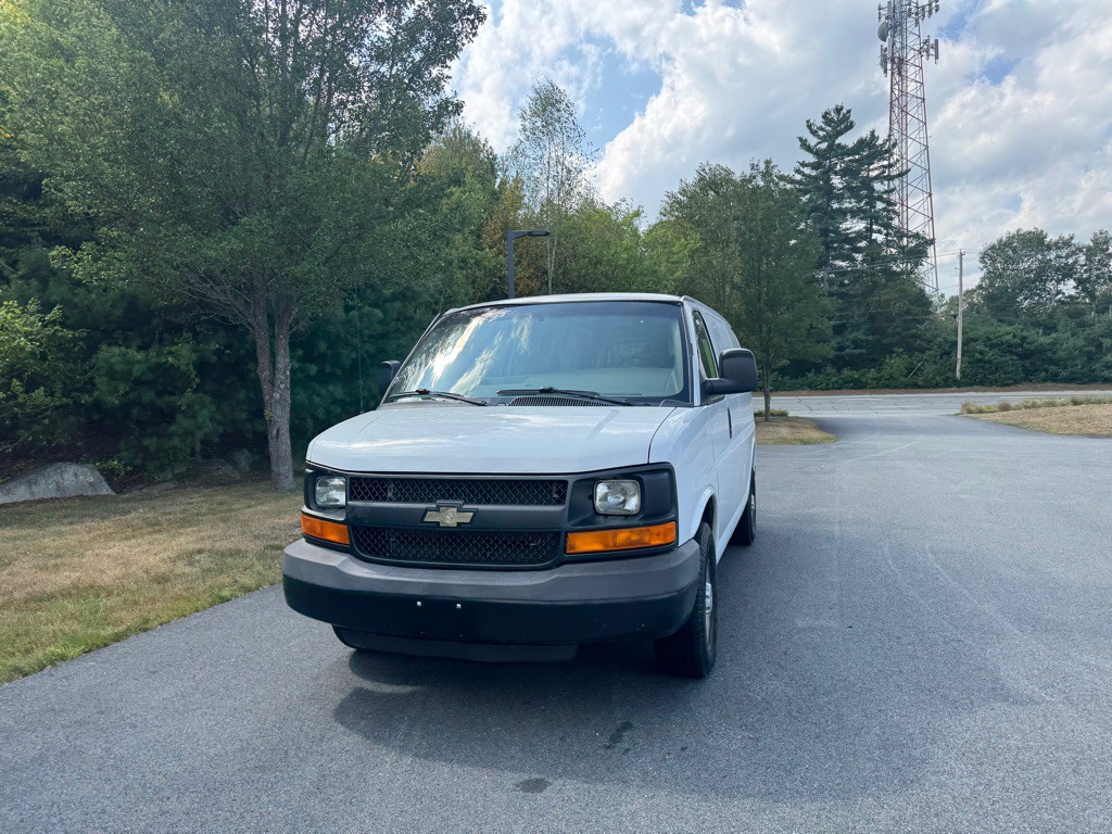 2016 Chevrolet Express Image 2