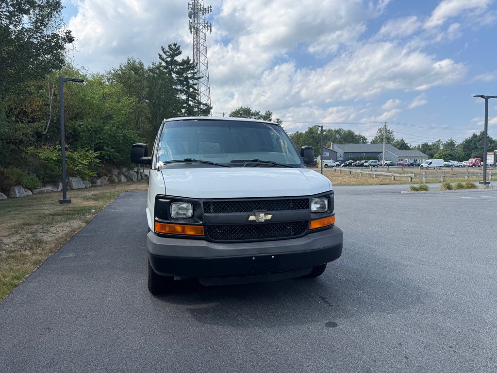 2016 Chevrolet Express Image 3