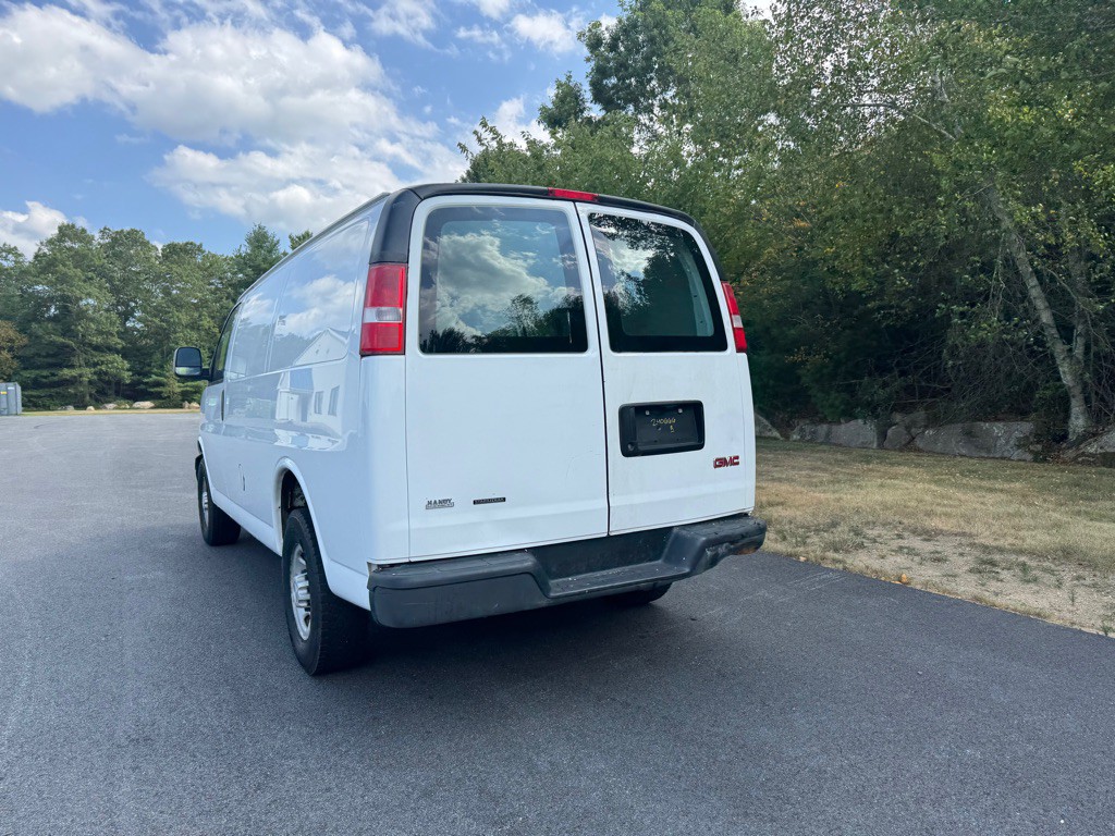 2016 Chevrolet Express Image 9