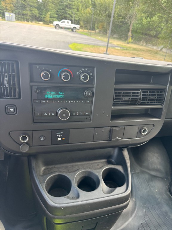 2016 Chevrolet Express Image 12