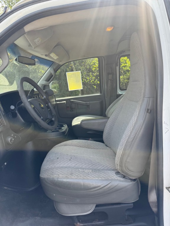 2016 Chevrolet Express Image 15