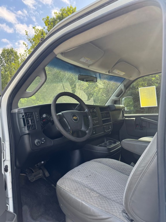 2016 Chevrolet Express Image 16