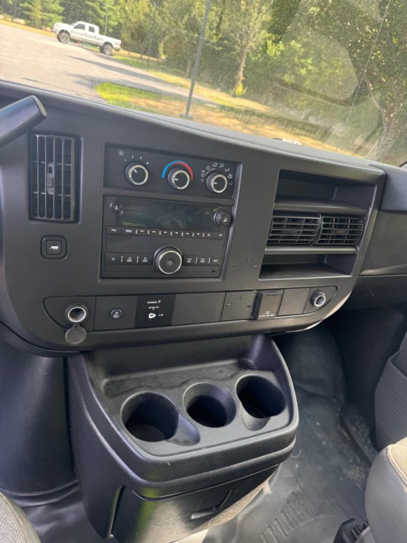 2016 Chevrolet Express Image 18