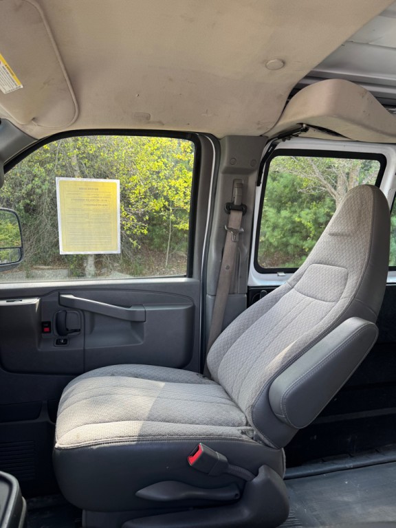 2016 Chevrolet Express Image 20