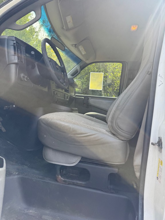 2016 Chevrolet Express Image 21
