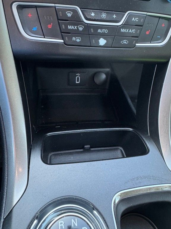 2017 Ford Fusion Image 24