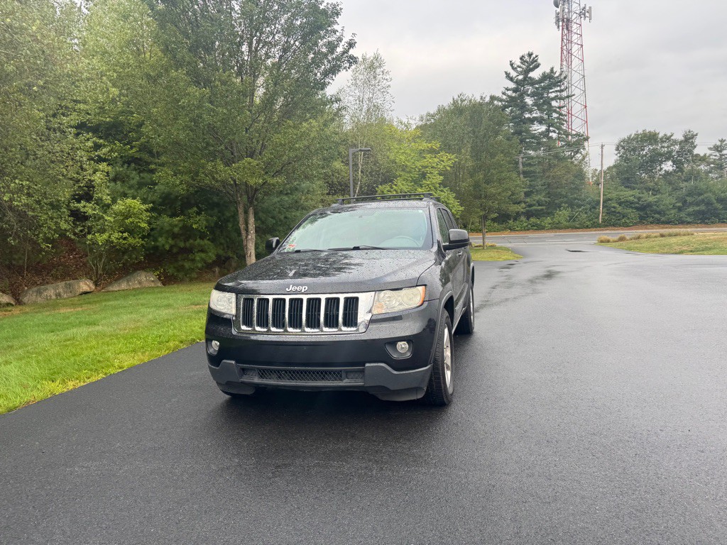 2011 Jeep Grand Cherokee Image 2