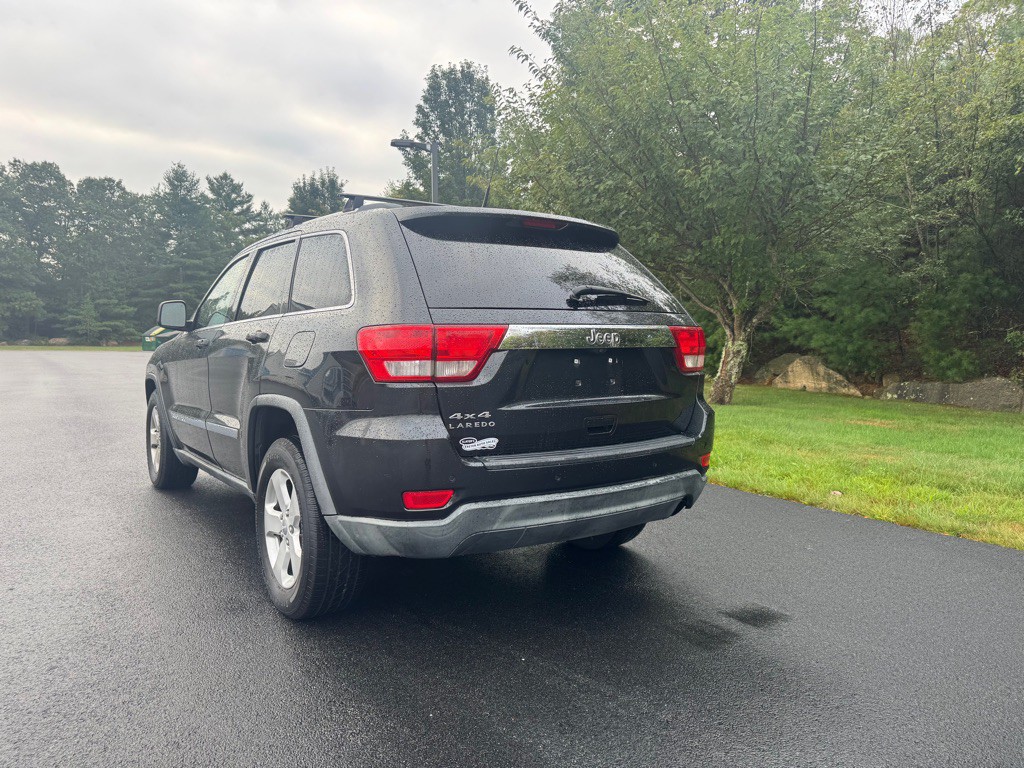 2011 Jeep Grand Cherokee Image 8