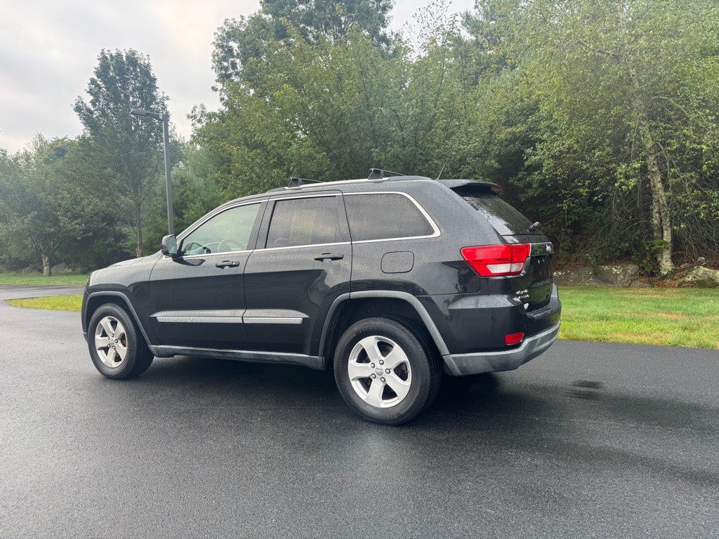 2011 Jeep Grand Cherokee Image 9