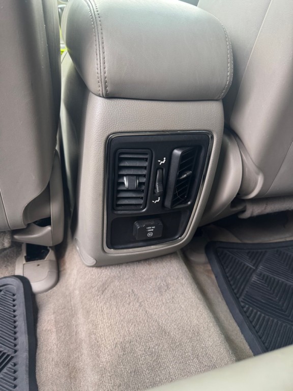 2011 Jeep Grand Cherokee Image 15