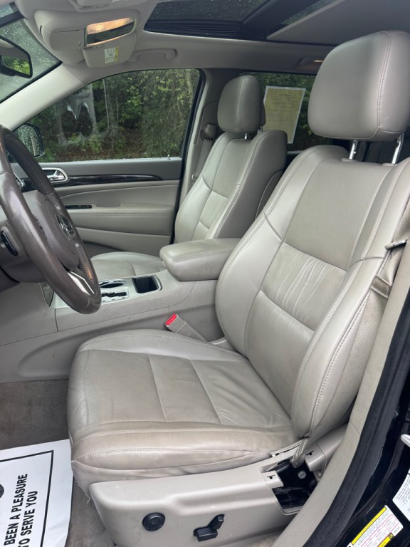 2011 Jeep Grand Cherokee Image 17