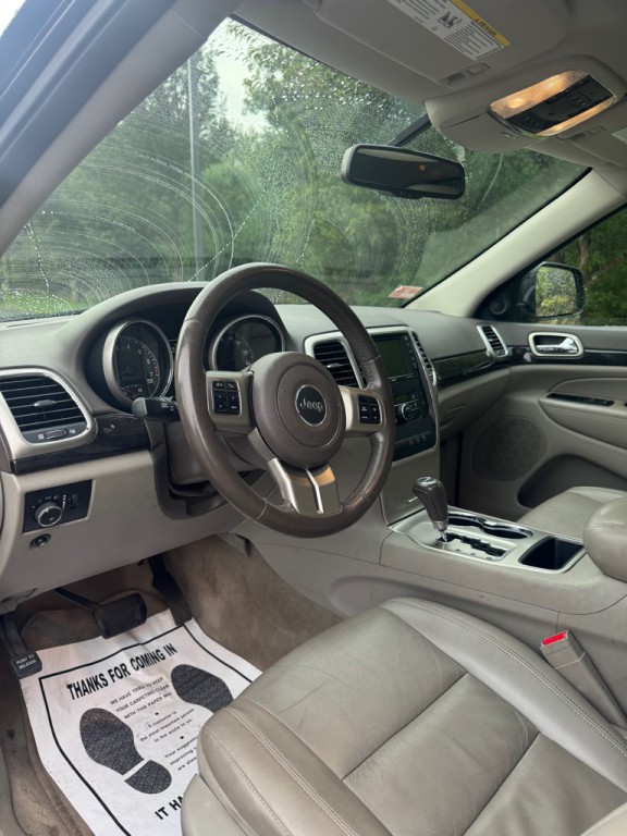 2011 Jeep Grand Cherokee Image 18