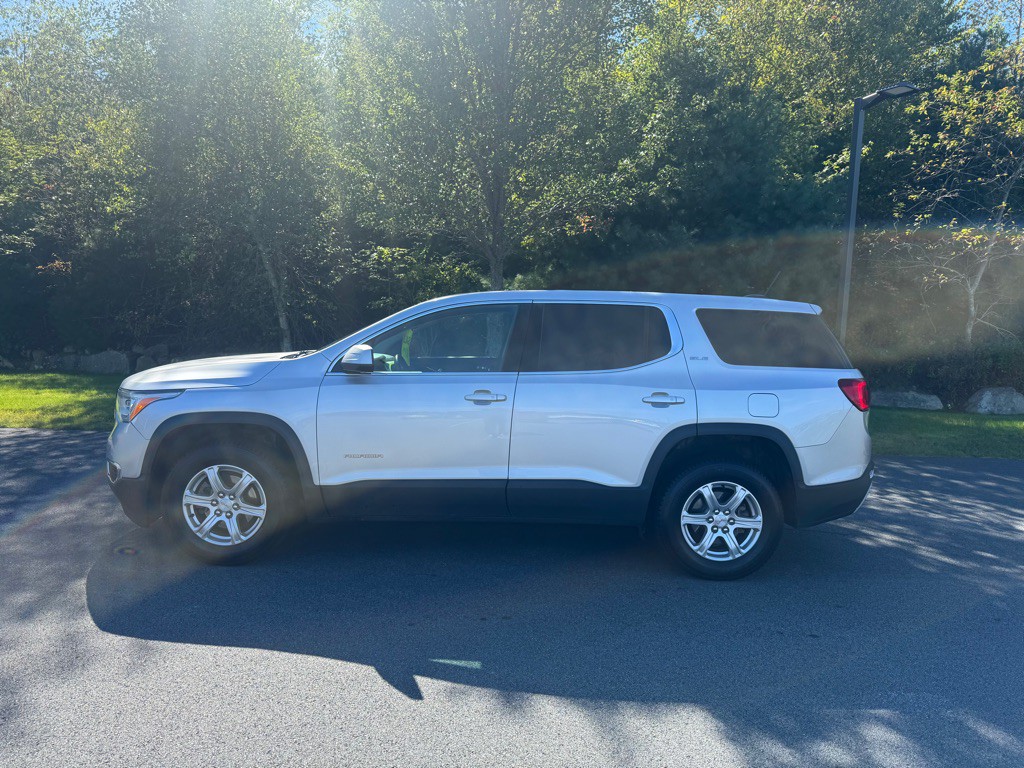 2017 GMC Acadia Image 2