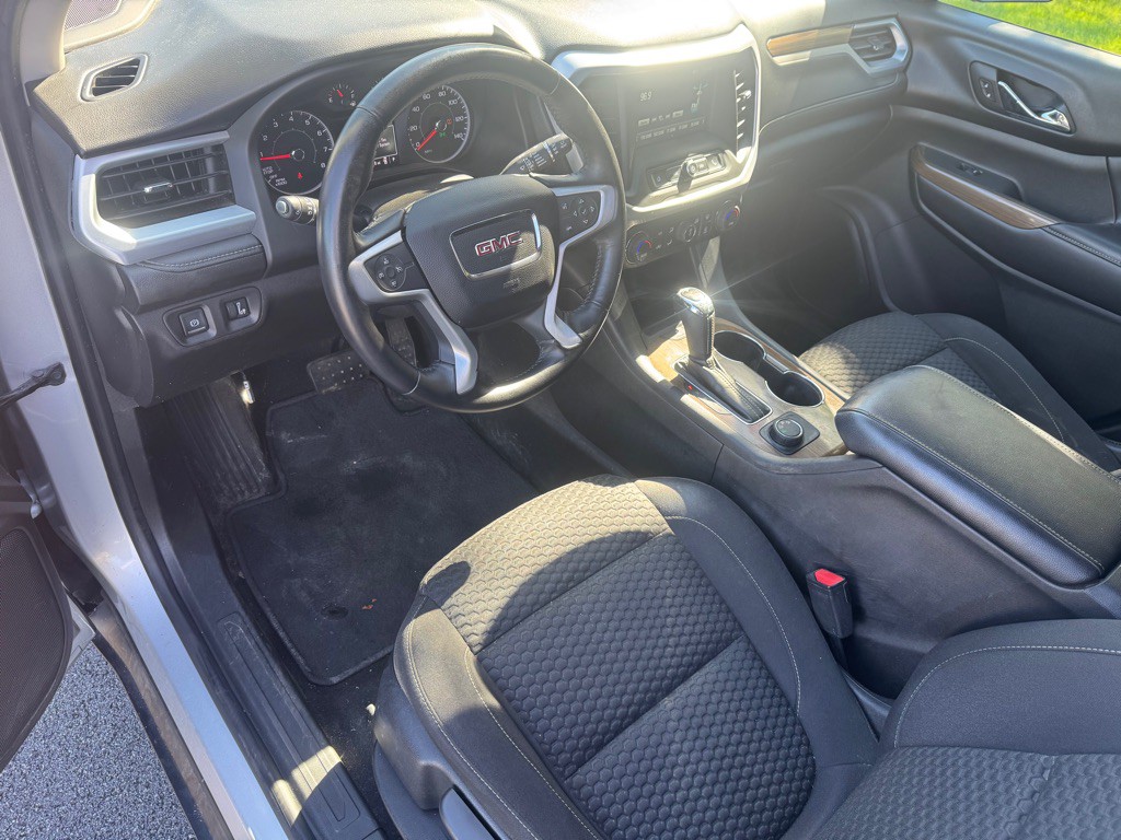 2017 GMC Acadia Image 9