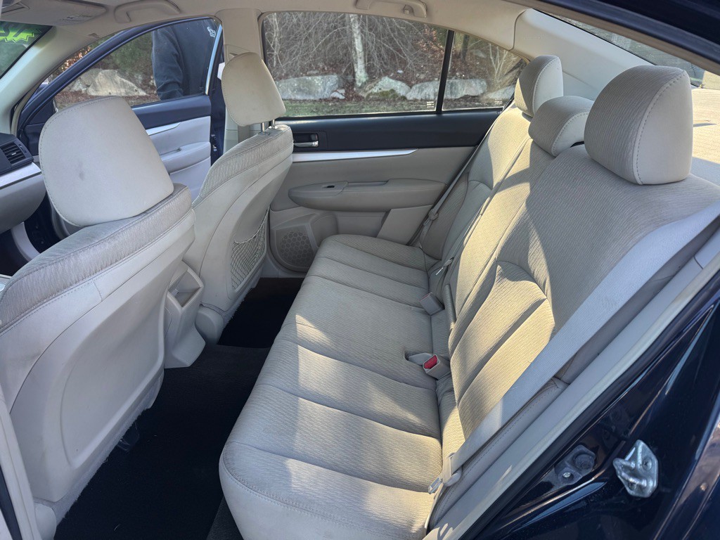 2012 Subaru Legacy Image 8