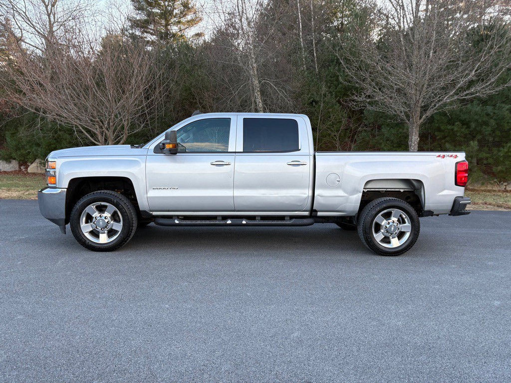 2019 Chevrolet Silverado 1500 Image 2