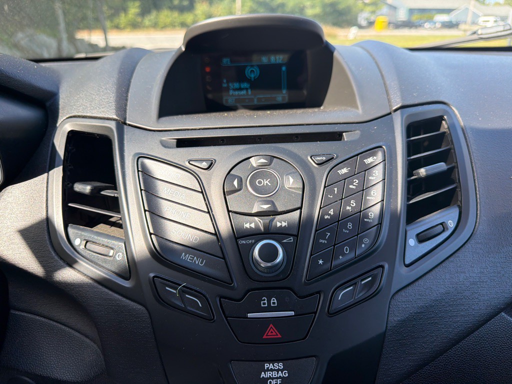 2016 Ford Fiesta Image 16