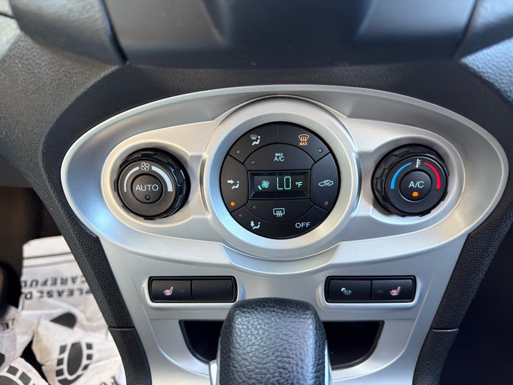 2016 Ford Fiesta Image 17