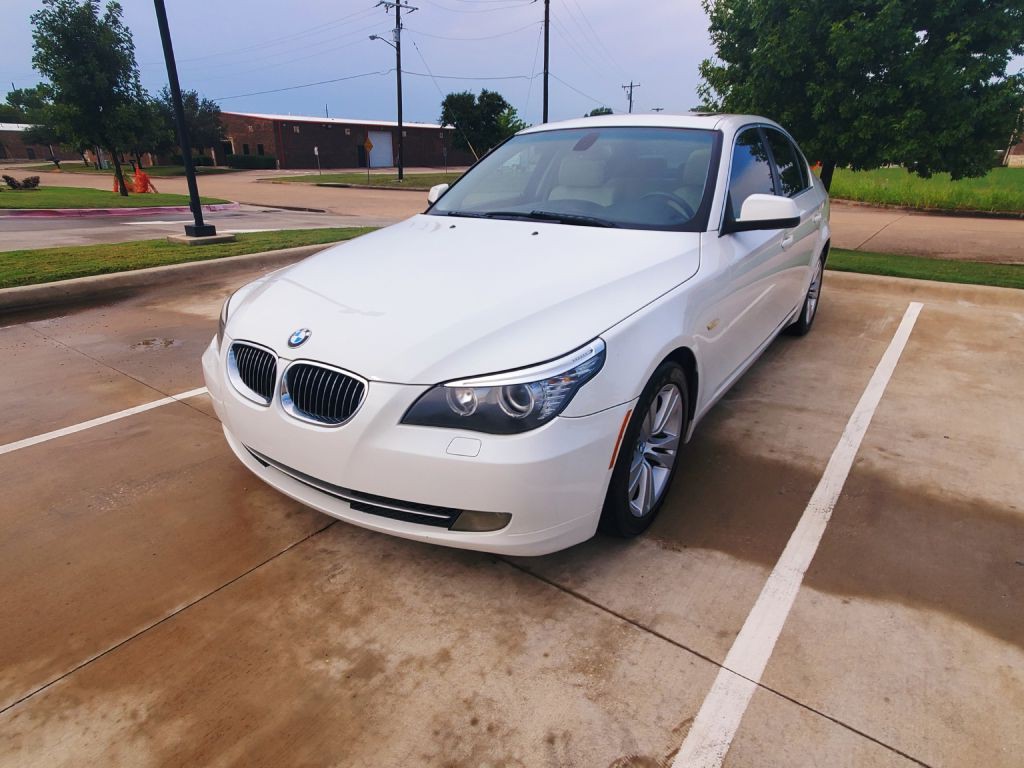 2010 BMW 5 Series Image 2