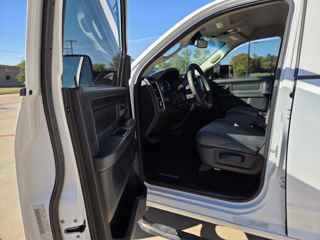 2016 RAM 3500 Image 9