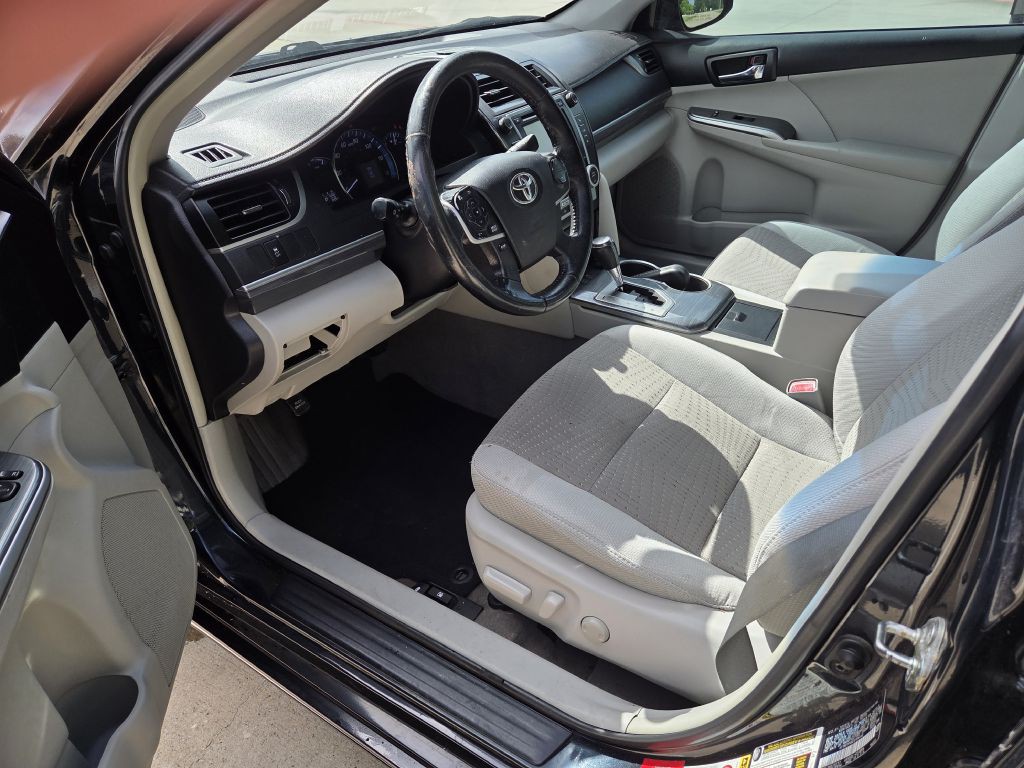 2014 Toyota Camry Image 8