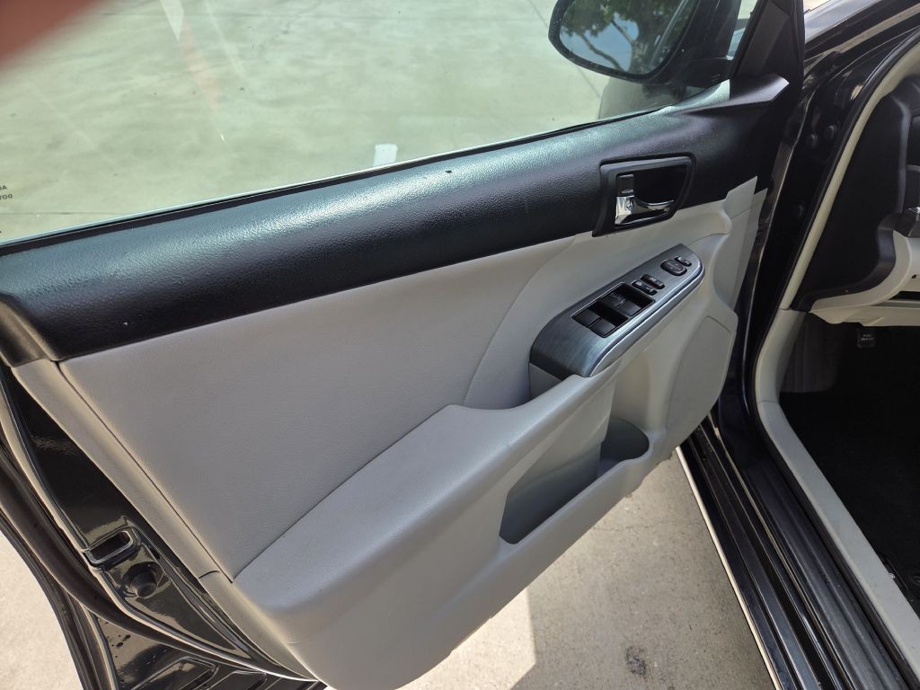 2014 Toyota Camry Image 9