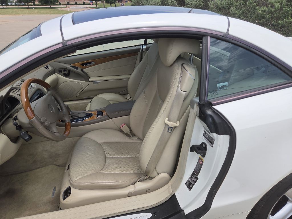2005 Mercedes-Benz SL-Class Image 16