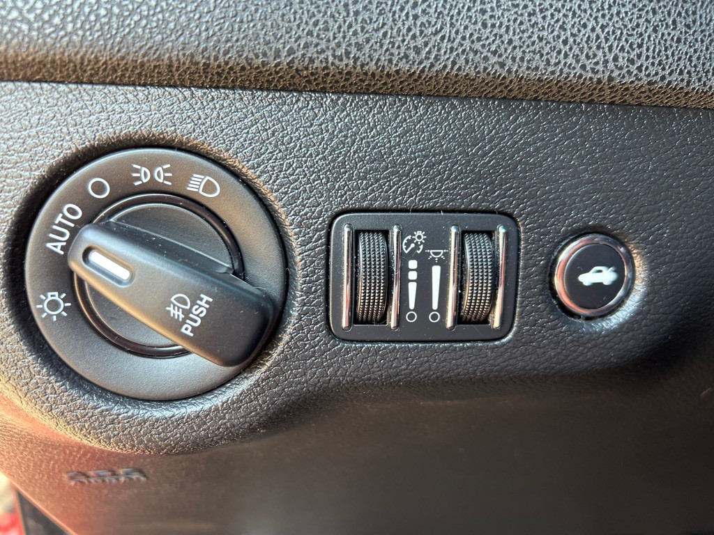2016 Dodge Charger Image 12