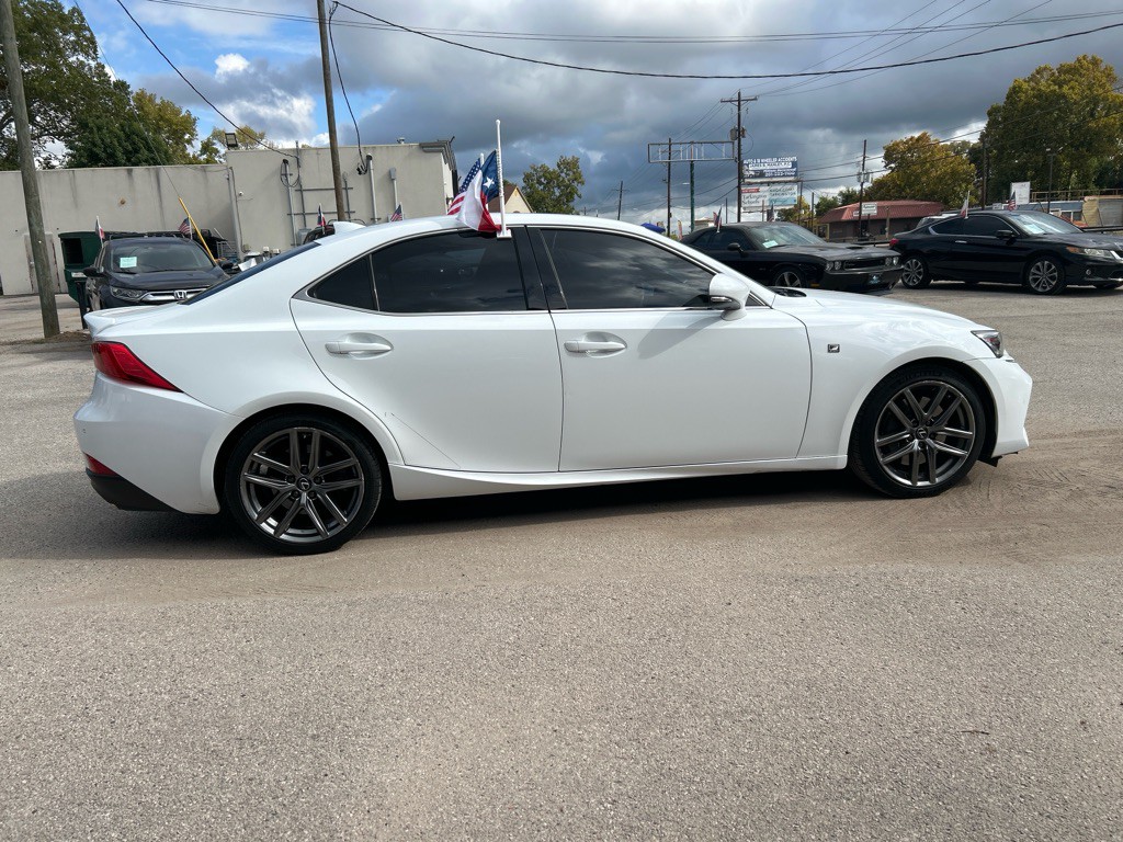 2019 Lexus IS 300 Image 4