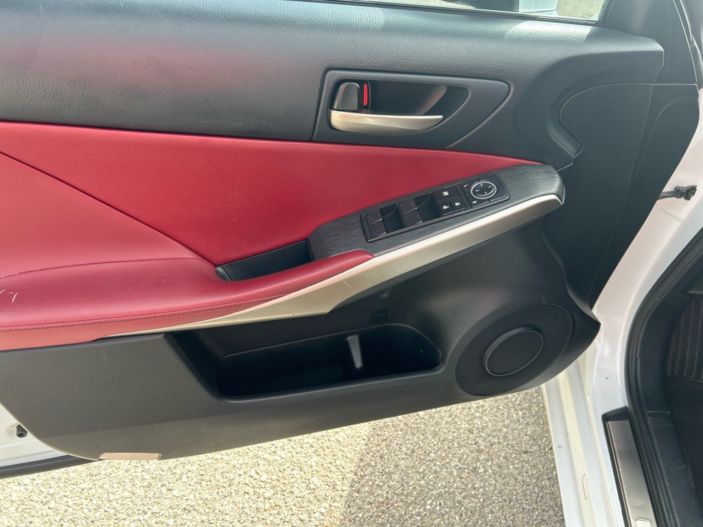 2019 Lexus IS 300 Image 10