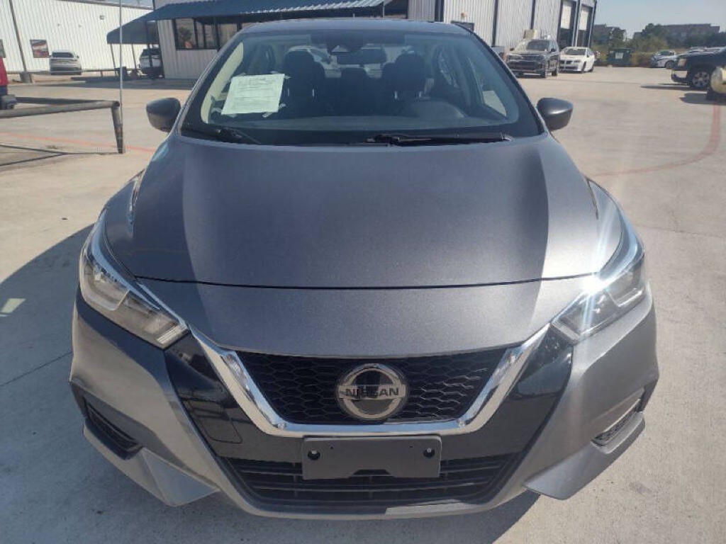 2021 Nissan Versa Image 2