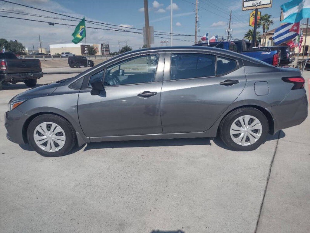2021 Nissan Versa Image 4