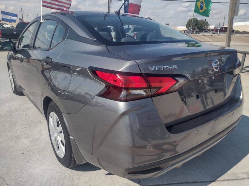 2021 Nissan Versa Image 5